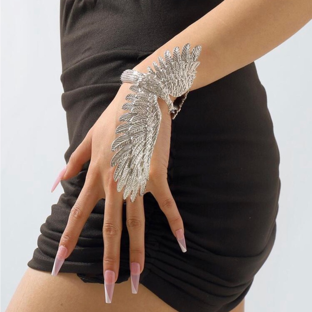 Light Luxury Phoenix Metal Textured Bangle For Women